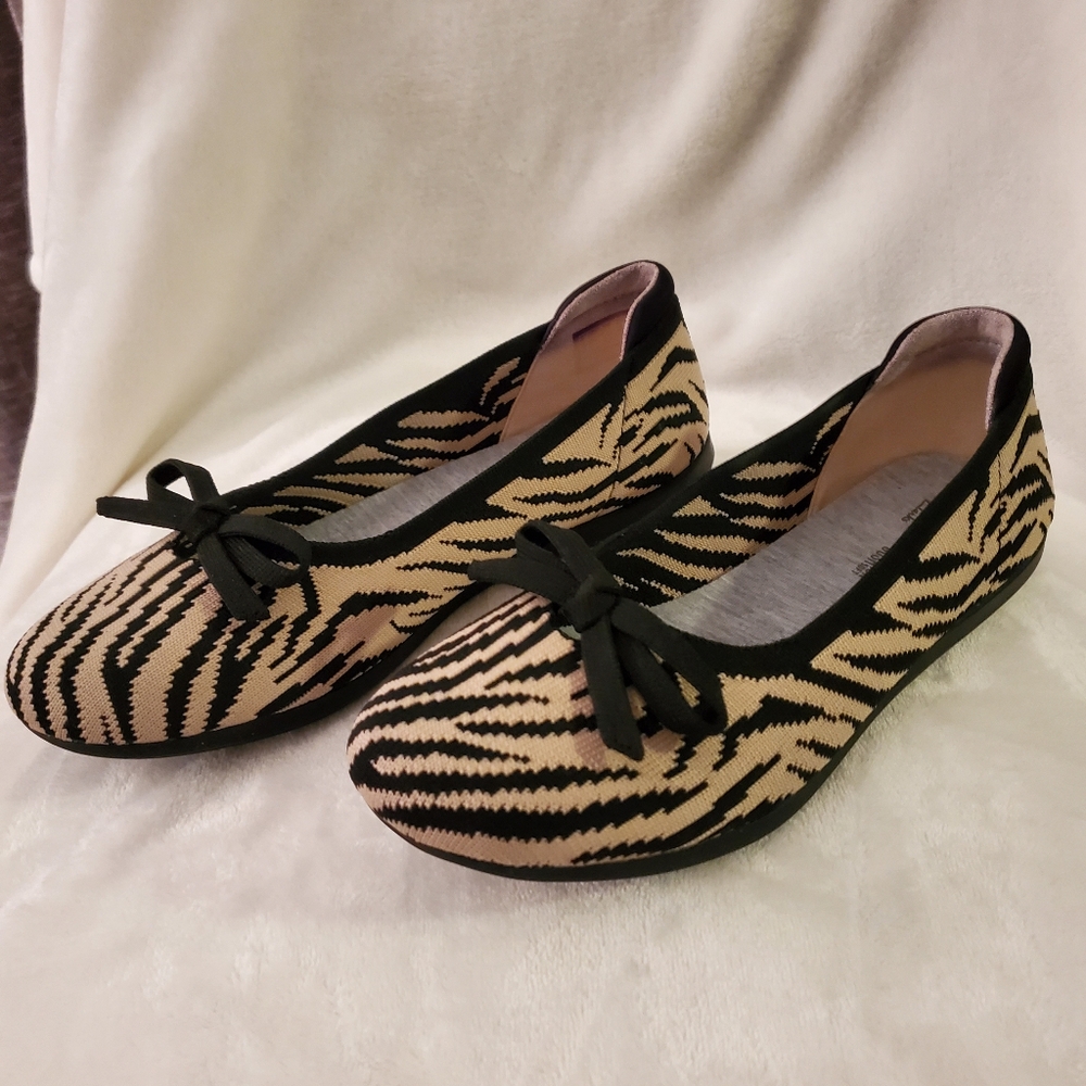 Cloudsteppers by Clarks - Fabric Flats - Beige and Black